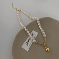 Detail of freshwater pearl necklace featuring a polished gold heart pendant and clasp - Heart Pendant Pearl Chain Decorative Style (B-275)