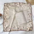 70cm Quadratisches Seidentuch mit Gänseblümchen-Print und oh sunday Schriftzug - Gänseblümchen Druck / Camel