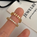 Macro detail of gold-plated leaf ring and sparkling zircon band set for women - Zircon Leaf Open 2-Piece Set / Gold