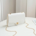 Elegante borsa a tracolla bianca effetto coccodrillo con catena d'oro e chiusura - Bianco