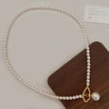 Detail of freshwater pearl necklace featuring a golden heart clasp and large drop pearl - Freshwater Pearl Heart Buckle Necklace B-307