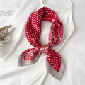 Foulard en soie rouge avec motifs paisley et pois sur fond de satin blanc élégant - Rouge Polka Dot Paisley (FJ410-2)