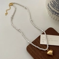 Detail of vintage pearl necklace featuring a polished gold heart pendant and secure lobster clasp - 15# / Gold