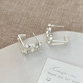 Boucles d'oreilles créoles géométriques argentées avec perles facettées sur pierre - Argenté