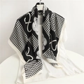 Elegante foulard in seta bianco e nero con motivo pied de poule e stampa floreale - Nero (FN35-2)