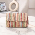 Regenbogenfarbene Stroh-Umhängetasche mit goldener Kette und Zierquaste - Rot Gelb Grün Blau Beige V-Muster (Stil 4)