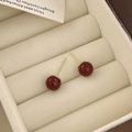 Elegantes pendientes de bola en cornalina roja con pernos dorados en estuche de terciopelo - 8mm Rojo