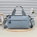 Borsa a tracolla in nylon azzurro con doppio manico e tracolla staccabile - Blu