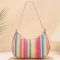 Borsa a mezzaluna in paglia a righe colorate con tracolla rosa e zip dorata - Intreccio a Righe Arcobaleno (Tracolla Rosa)