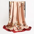 Carré de soie couleur champagne avec bordures rouge foncé et motifs de fleurs de magnolia - Champagne Bord Rouge