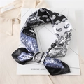 Sciarpa vintage in satin con motivo paisley da donna nel design bicolore nero e blu chic - Nero Riso