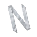 Dettaglio di un foulard sottile in raso grigio argento con punte tagliate a sbieco - 100*4cm / Grigio Chiaro (SC-9)
