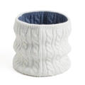 Dettaglio di maglia a treccia bianca con fodera blu scuro per scaldacollo invernale - Circonferenza 42 cm x Altezza 20 cm / Bianco Blu