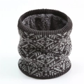 Détail du cache-col d'hiver avec motif flocon tricoté et doublure en peluche épaisse - Gris Noir (WB11-3)