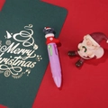 Penna a sfera multicolore natalizia viola chiaro con un topo che indossa un cappello di Babbo Natale - Serie di Natale 7-Calza Grigia