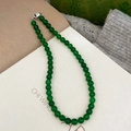 Dettaglio della collana di perle di calcedonio verde con elegante chiusura in metallo - Collana di Calcedonio Verde da 8mm