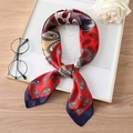 Foulard quadrato in seta con motivo paisley e raffinato design color block rosso e blu - Rosso Blu Paisley (FJ293-2)