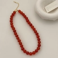 Details einer roten Achat-Perlenkette mit goldenem Karabinerverschluss und Kette - 10mm Achat / Orangerot (B-186)
