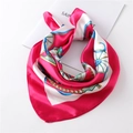 Foulard quadrato di seta con bordo rosso rosa e stampa vintage di catene di carrozze - Rosa Rossa