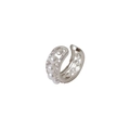 Dettaglio dell'orecchino a clip in argento con perle e pavé di zirconi brillanti - Argento
