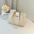 Bolso tote de paja trenzada en blanco crema con cadena dorada y cierre giratorio metal - Blanco (Paja Tejida)