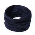 Textura de punto detallada de un calentador de cuello azul oscuro resistente al viento - Azul Marino