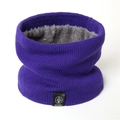 Detail view of purple knit neck warmer with thick grey fleece lining and winter label - 50*20cm / Violet Blue
