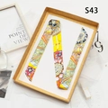 Elegante foulard sottile in seta gialla con stampa classica su vassoio dorato - 100*4cm / Motivo Classico (PDS-43)
