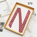 Sciarpa sottile in seta da donna, rosso scuro con cuori bianchi e finitura satin - 100*4cm / Motivo a Cuore Rosso (PDS-73)