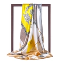 Sciarpa in seta satinata con blocchi di colore giallo e oro e motivo barocco - Giallo con bordo kaki
