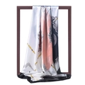 Elegante sciarpa satinata 90cm con catena barocca oro e blocchi rosa e neri - Patchwork Bianco e Nero