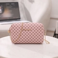 Pink crossbody chain bag with clover print pattern and golden metallic logo detail - Pink