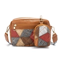 Bolso bandolera de patchwork marrón con textura de serpiente y correa geométrica - Marrón