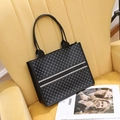 Bolso tote para mujer con patrón geométrico gris y asa de cuero elegante - Negro