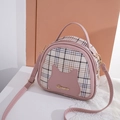 Borsa a tracolla rosa Morandi con quadri vintage e design tasca gatto carino - Rosa