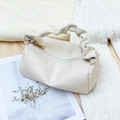 Borsa a cuscino bianco crema chic con manico plissettato e texture in pelle litchi - Bianco