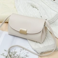 Borsa a tracolla beige con grana litchi e fibbia quadrata magnetica dorata elegante - Bianco Sporco