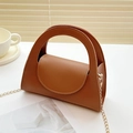 Sac à main marron texture litchi avec poignée ronde et bandoulière chaîne dorée - Fauve