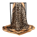 Sciarpa in seta con stampa leopardata e bordo dorato su supporto in metallo nero - 90*90cm / Oro