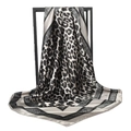 Foulard quadrato in seta con stampa leopardata classica e bordo a righe su supporto - 90*90cm / Grigio