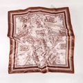 Foulard in raso 90cm con stampa animalier Toile de Jouy rossa e consistenza setosa - 90cmx90cm / Marrone
