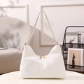 Bolso hobo blanco con patrón de espiga acolchado y detalles de cremallera dorada - Blanco