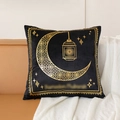 Schwarzer Ramadan-Kissenbezug aus Samt mit goldenem Mond auf braunem Ledersofa - Schwarzer Halbmond Palastlaterne (ZY-11)