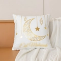 Eid Mubarak Kissenhülle in Weiß mit goldener Mond- und Sterngrafik auf braunem Sofa - Weiße Mondsichel-Hängelampe (ZY-12)