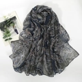Λεπτομέρεια από ελαφρύ φουλάρι με σχέδιο paisley, vintage boho μοτίβα και μαλακή υφή - Σκούρο Ναυτικό Μπλε