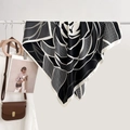 Elegante foulard di seta 90cm bianco e nero con motivi floreali a rose e scacchi - 90x90cm (Foulard in Diagonale Antiscivolo) / Rosa-Nero