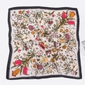 Foulard quadrato in seta da donna con stampa floreale e bordo nero, bandana da 70 cm - 70cmx70cm / Grigio Beige