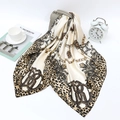 90 cm satijnen vierkante sjaal met luipaardprint en gouden kettingen op handtas - Beige Luipaard Ketting