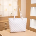 Borsa tote trapuntata bianca di grande capacità in elegante ecopelle per il pendolarismo - Bianco