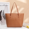 Sac cabas marron en similicuir avec surpiqûres en V et longues bandoulières - Fauve